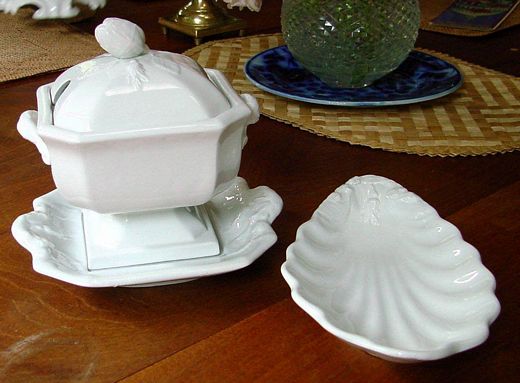 Square Rosebud sauce tureen and relish dish