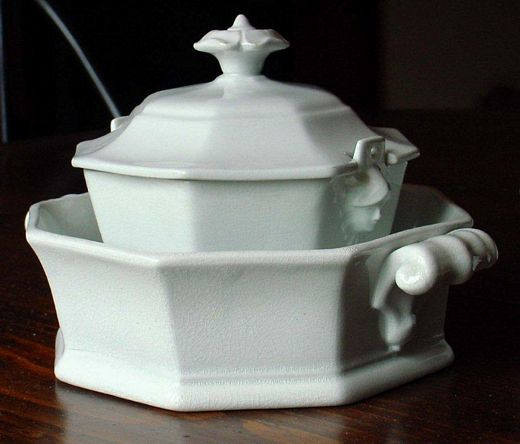 44039. Cameo Gothic butter tub -  Rare