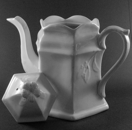 80816. Twin Leaves Hexagon  - Teapot with flower finial lid detail